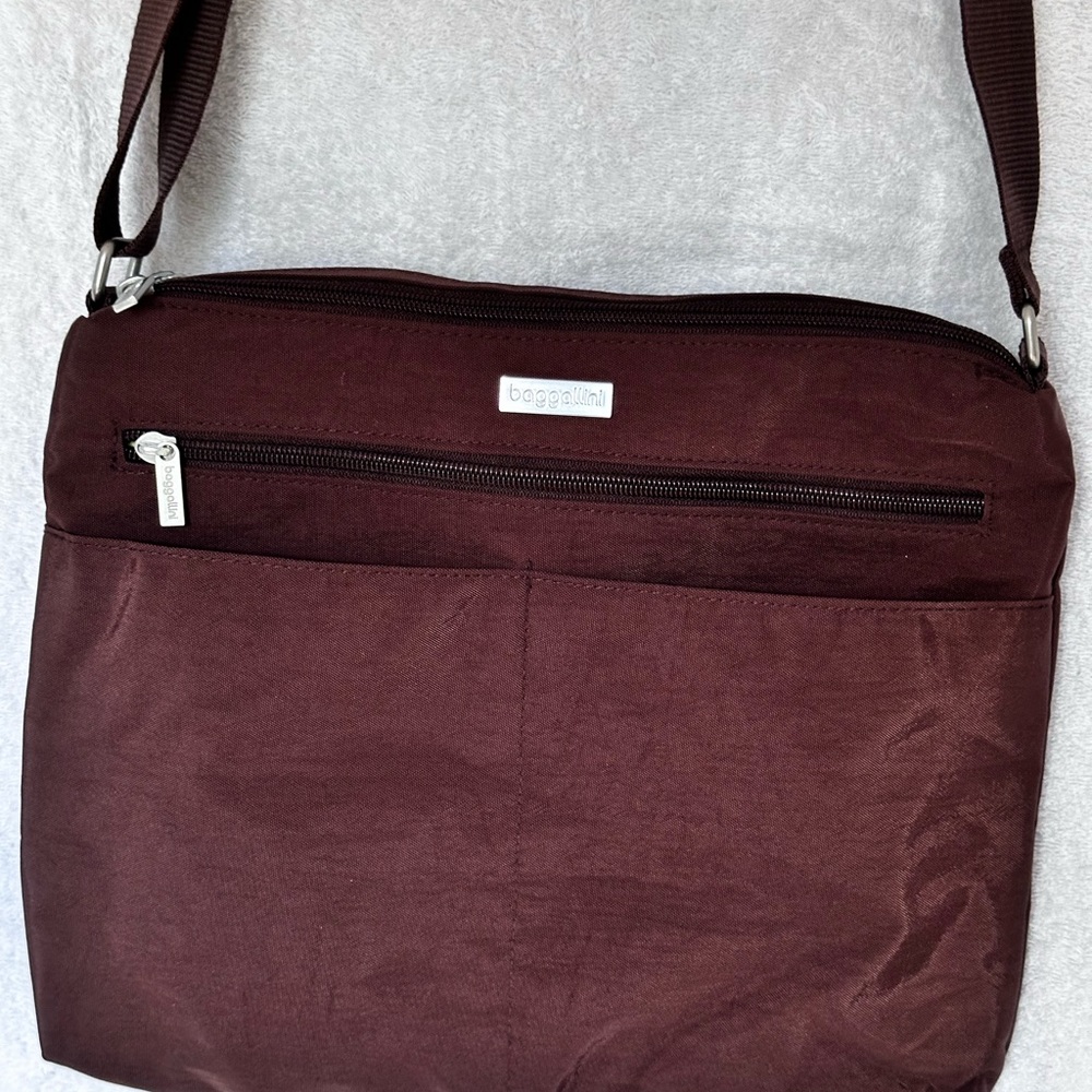 NWOT CHOCOLATE BROWN BAGGALLINI BAG.